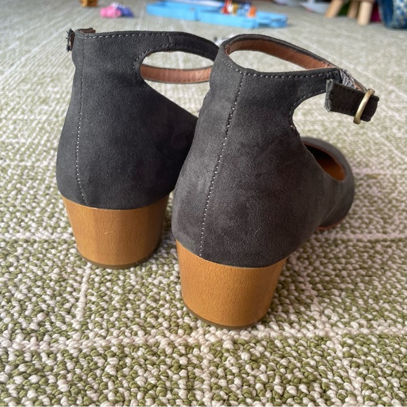Gray Ankle Strap Block Heel Shoes Size 8.5 - Picture 4 of 9